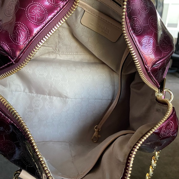 MICHAEL KORS METALLIC BURGUNDY LEATHER BARREL SATCHEL IN EXCELLENT CONDITION - Picture 5 of 6